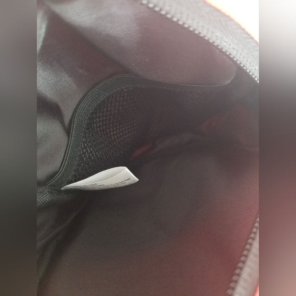 ❌ Sold ❌Pink Victoria secret camera bag - Picture 3 of 3